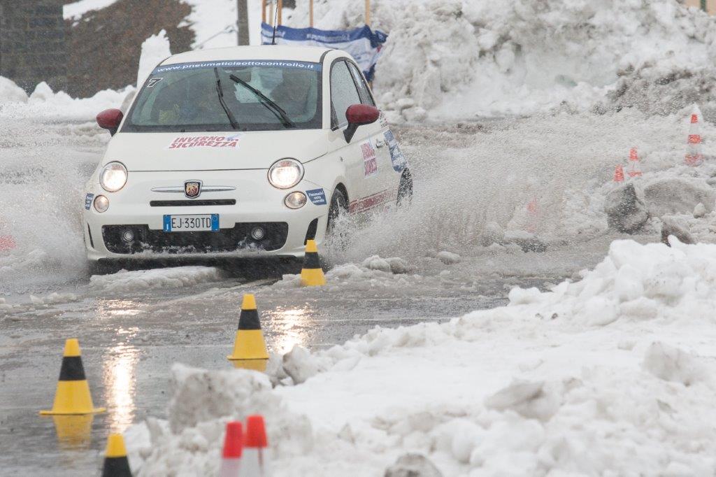 15 novembre: scatta l’obbligo di montare gomme invernali